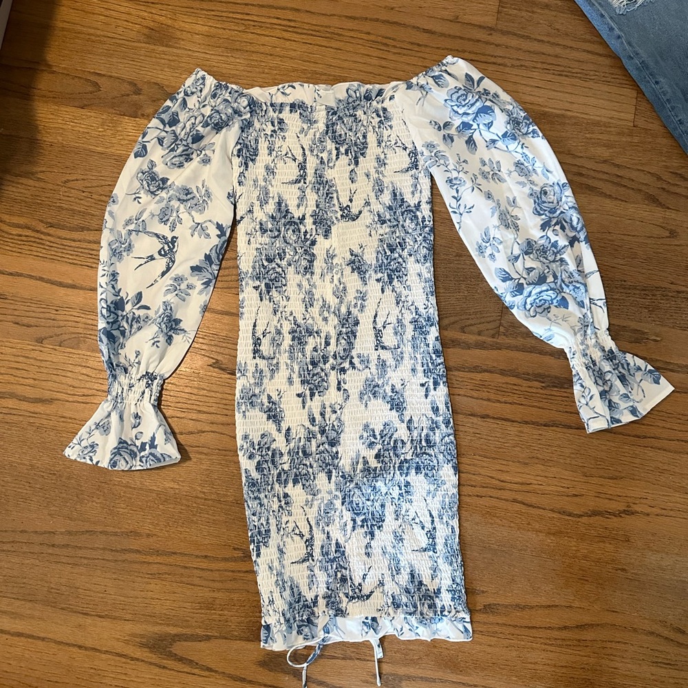 Perfect floral dress for Europe! Never worn, size XS